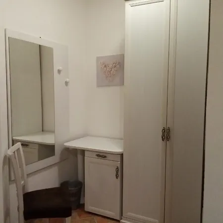 Oda ve Kahvaltı Isa Drapia