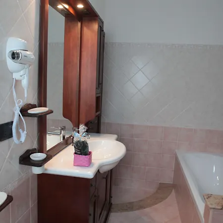 فندق مبيت وإفطار Isa Drapia